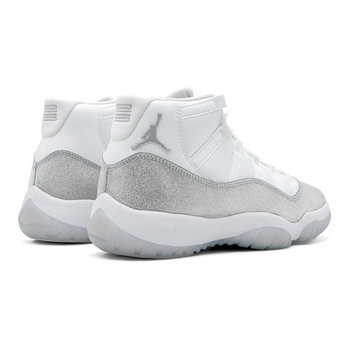 Opulenter Air Jordan 11 Retro WMNS 'Metallic Silver' Damen Sneaker: Glänzendes Design