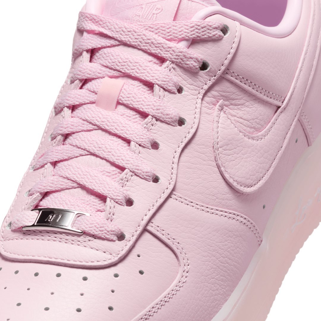 Nike Air Force 1 Low Drake NOCTA Pink Foam Leder-Sneaker – Liebevolle Herz-Details