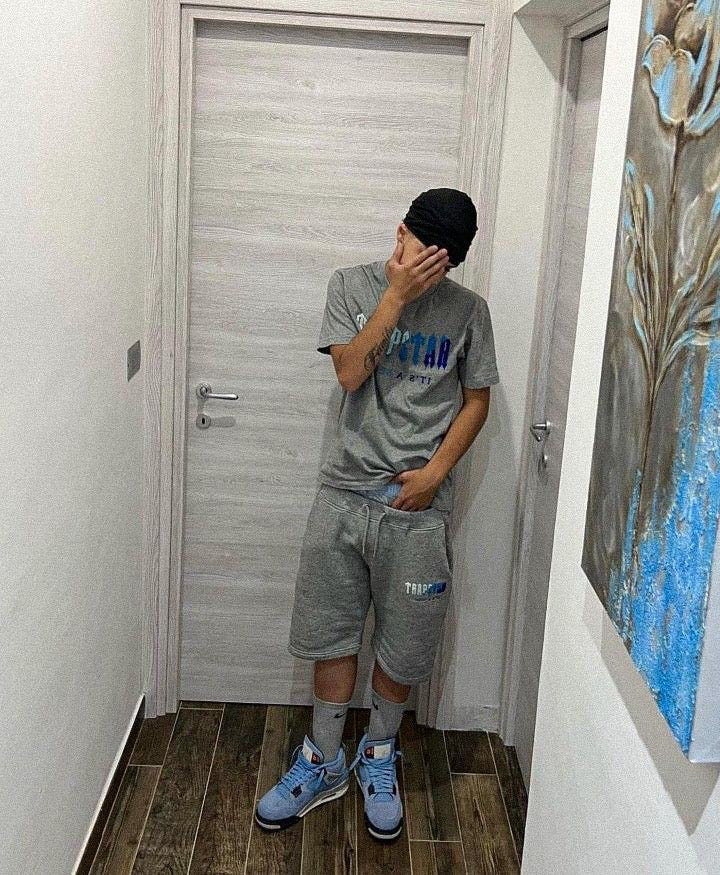 Trapstar Decoded Ice Shorts Set: Stilvolles Grau-Blau Chenille Sportswear Freizeit Set