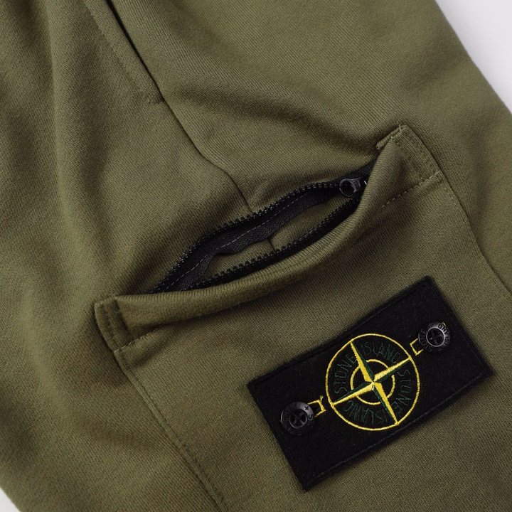 Stone Island Monochromatische Shorts: Stylische Herren-Kurzhose für Sommer & Freizeit