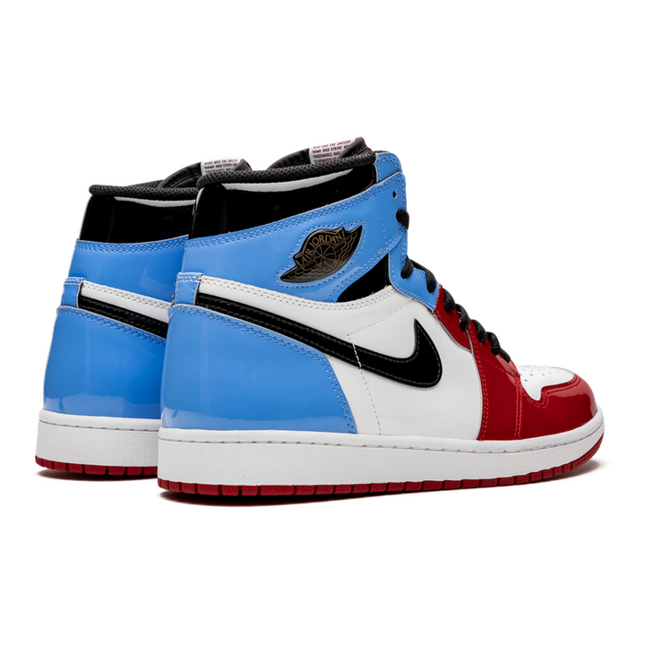 Air Jordan 1 Retro High 'Fearless' Glänzender Patentleder Sneaker UNC Chicago Farben