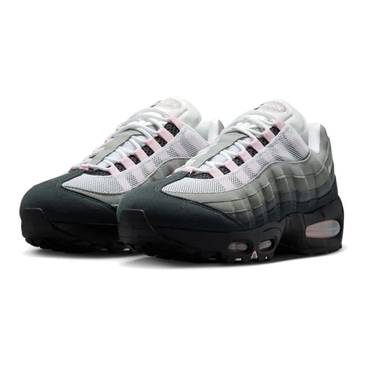 Nike Air Max 95: Stilvolle Sneaker mit Max Air Dämpfung und Wildleder-Overlays