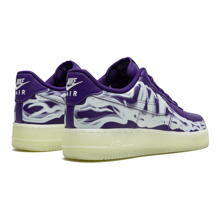 Nike Air Force 1 Low '07 QS "Purple Skeleton" – Leuchtender Halloween Sneaker für gruselig coole Auftritte