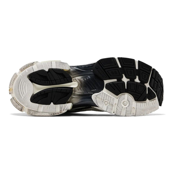 Balenciaga Runner Sneaker Weiß Schwarz Gradient: Stylischer Used-Look, Atmungsaktives Mesh