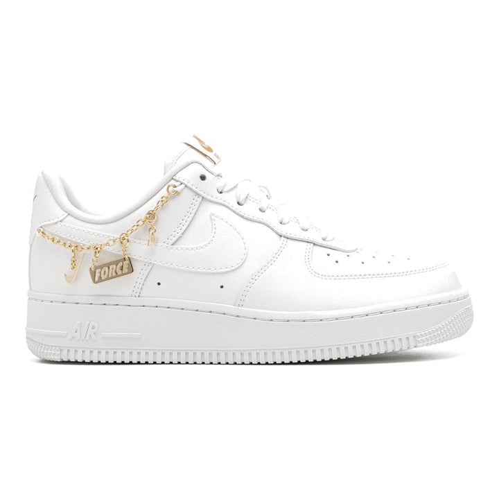 Nike Air Force 1 '07 LX 'Lucky Charms' Weiß Gold Kette Premium Sneaker