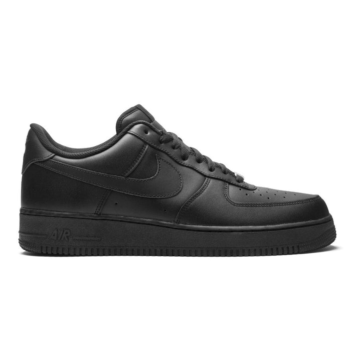 Nike Air Force 1 Low Triple Black Sneaker – Klassischer Stil mit Komfort