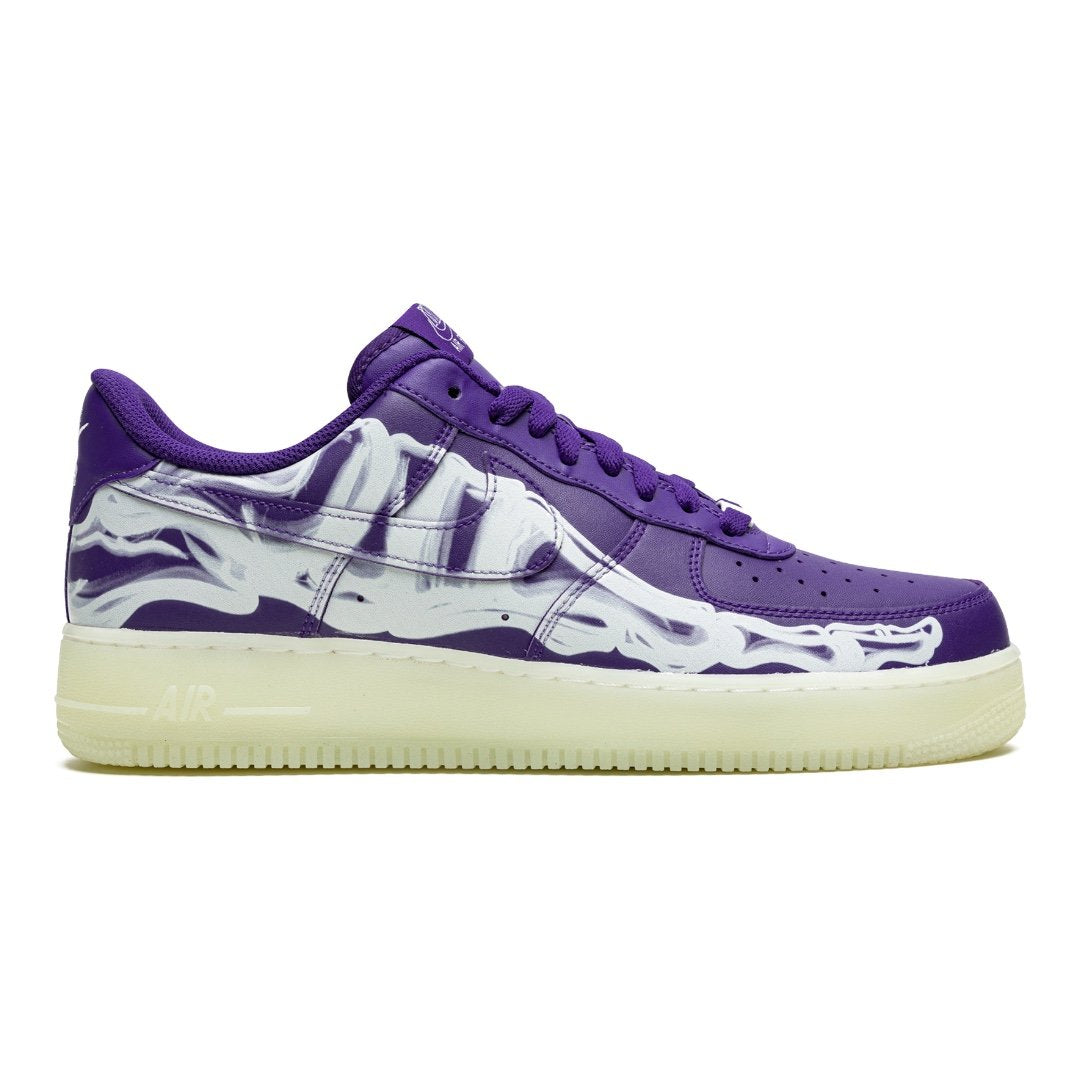 Nike Air Force 1 Low '07 QS "Purple Skeleton" – Leuchtender Halloween Sneaker für gruselig coole Auftritte
