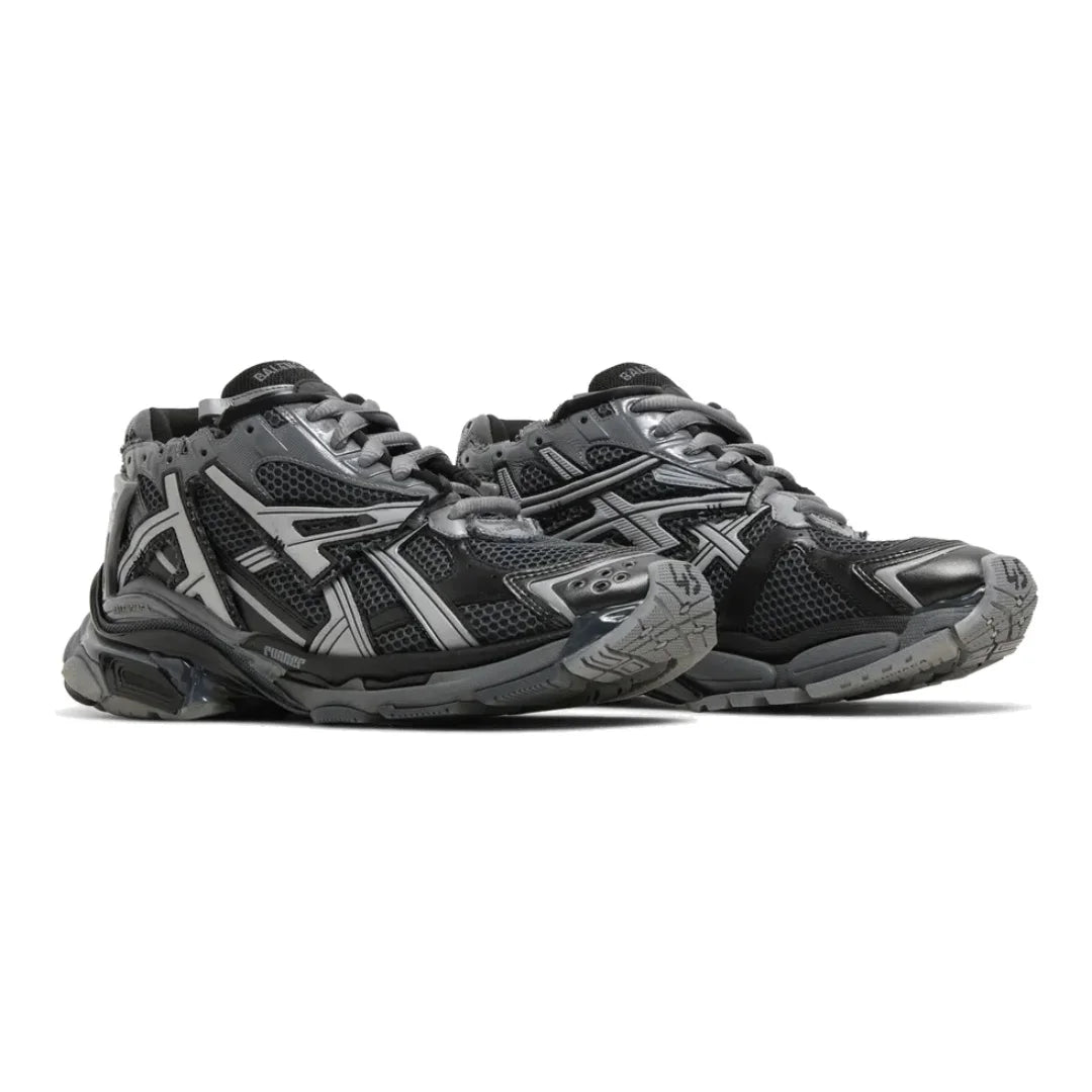 Balenciaga Runner Sneaker Dunkelgrau Schwarz: Stylisch, Mesh-Nylon, Abgenutzter Look