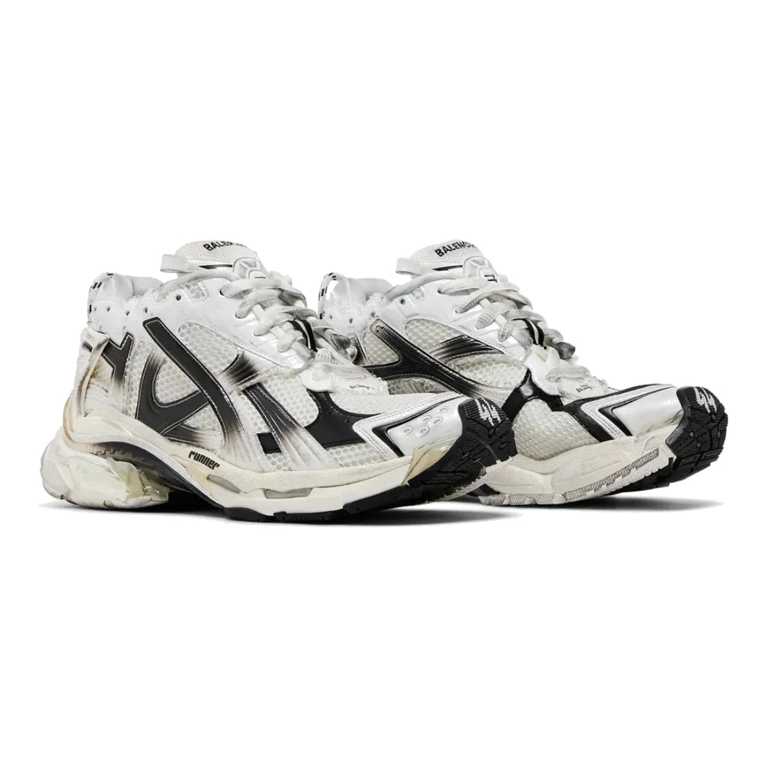 Balenciaga Runner Sneaker Weiß Schwarz Gradient: Stylischer Used-Look, Atmungsaktives Mesh