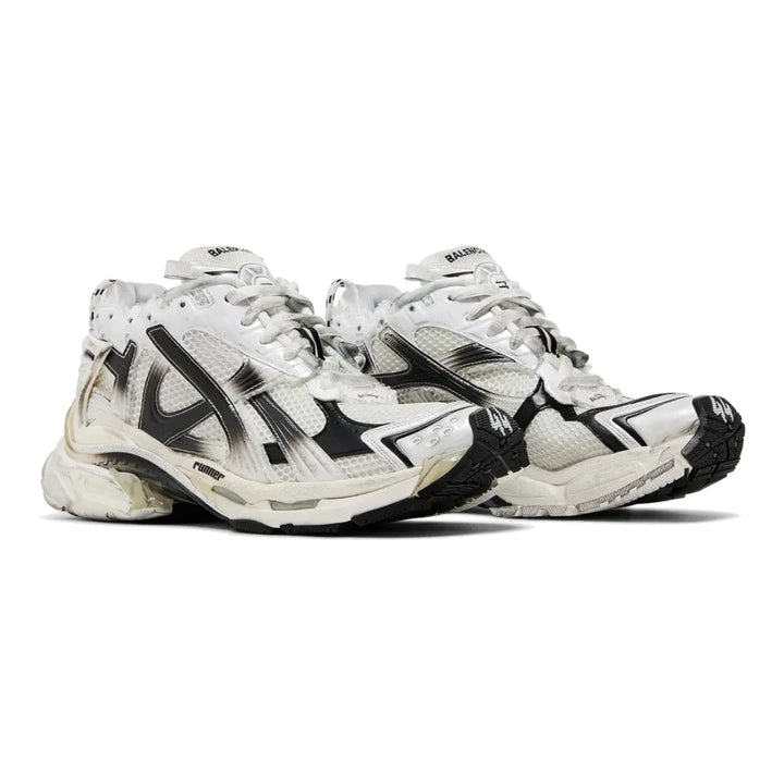 Balenciaga Runner Sneaker Weiß Schwarz Gradient: Stylischer Used-Look, Atmungsaktives Mesh
