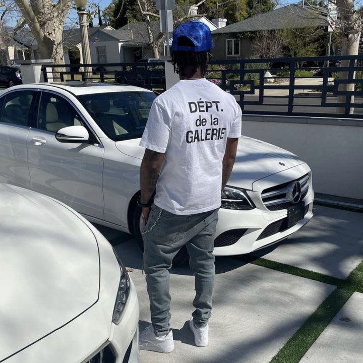 Gallery Dept. Künstlerisches Streetwear T-Shirt: Einzigartiges Deconstructed Design mit Handbemalung