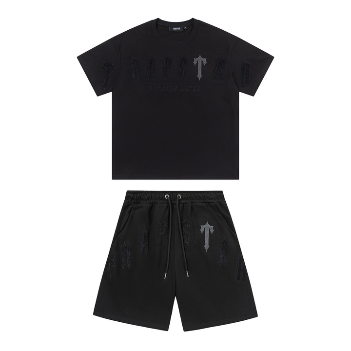 Trapstar Decoded Arch Triple Black Kurzes Set: Stylisches Streetwear Outfit Herren