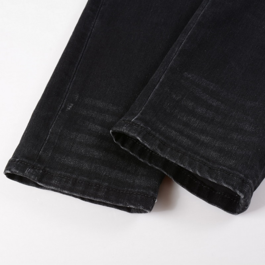 Amiri Luxus Denim Jeans: Auffällige Patches, Risse, Slim Fit Designer Stil