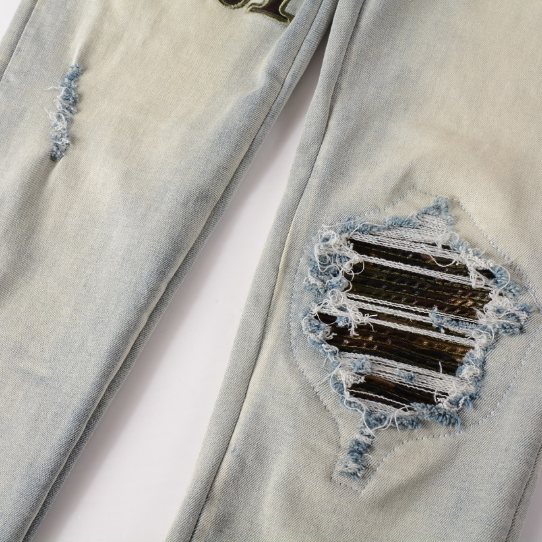 Amiri Camo Logo Jeans: Stylische Designer Stretch Denim Hose mit Tarnmuster