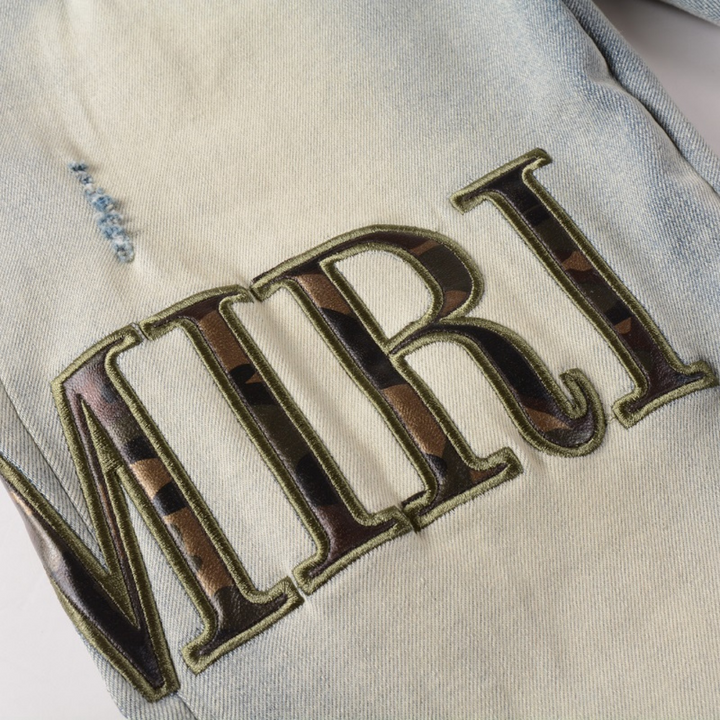 Amiri Camo Logo Jeans: Stylische Designer Stretch Denim Hose mit Tarnmuster