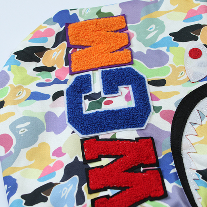 Exklusiver BAPE Streetwear Kapuzenpullover mit ikonischem Camo-Muster und weichem Komfort