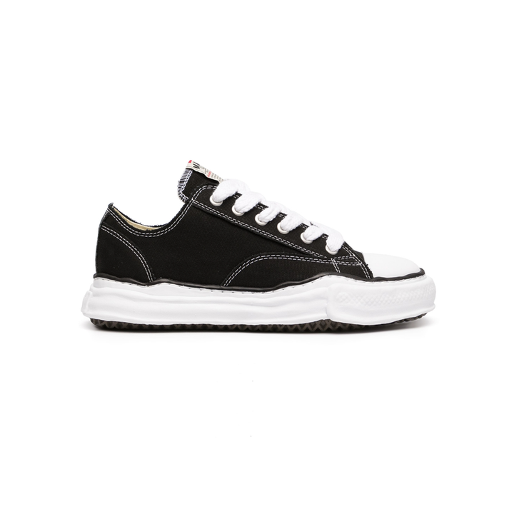 Low-Top Sneaker