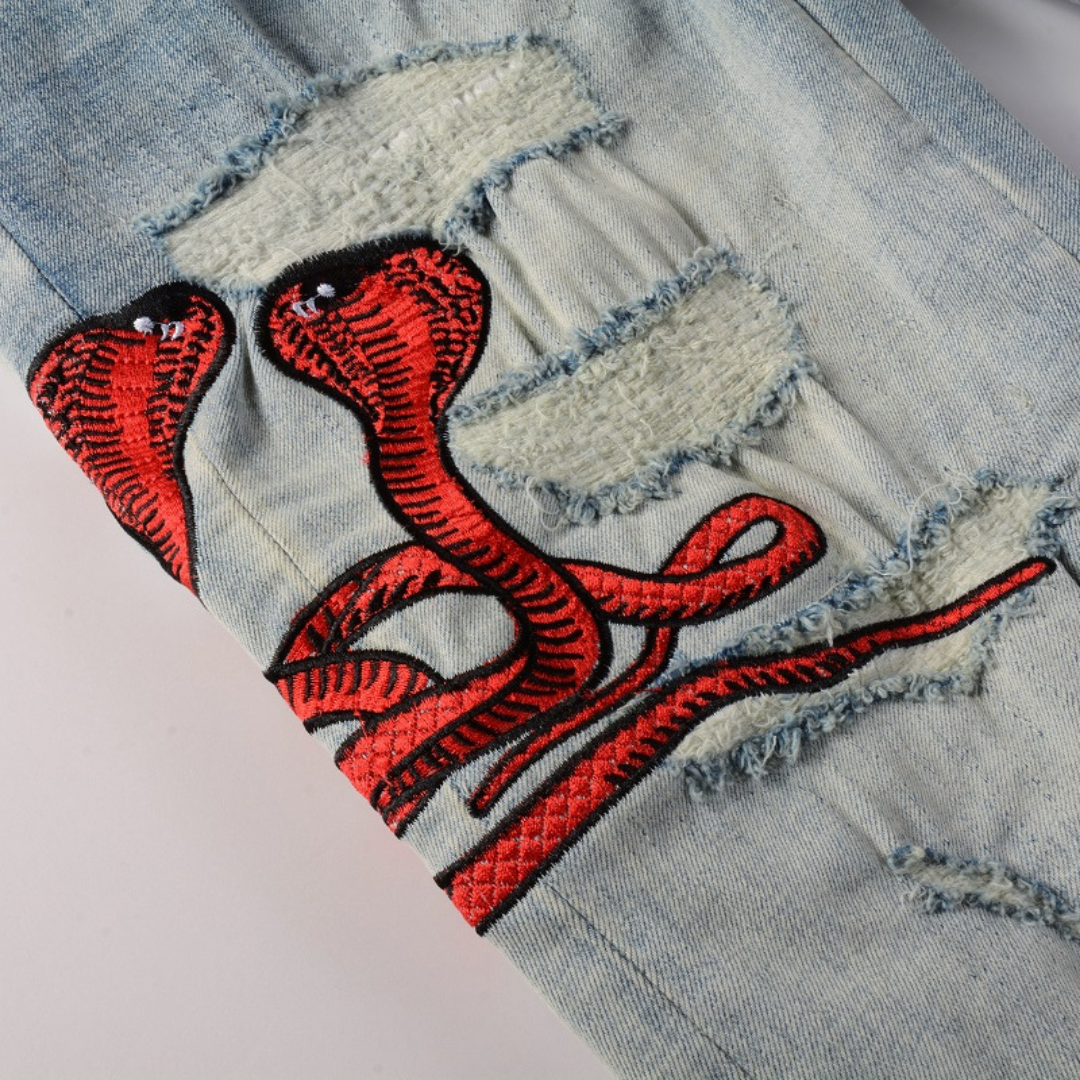 Amiri Fire Snake Jeans: Luxuriöse Designer-Denim mit feuriger Schlangenstickerei