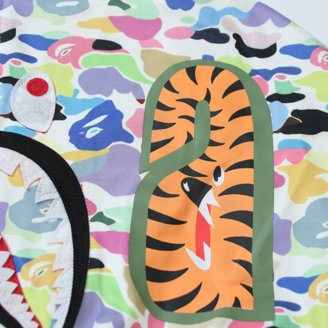 Exklusiver BAPE Streetwear Kapuzenpullover mit ikonischem Camo-Muster und weichem Komfort