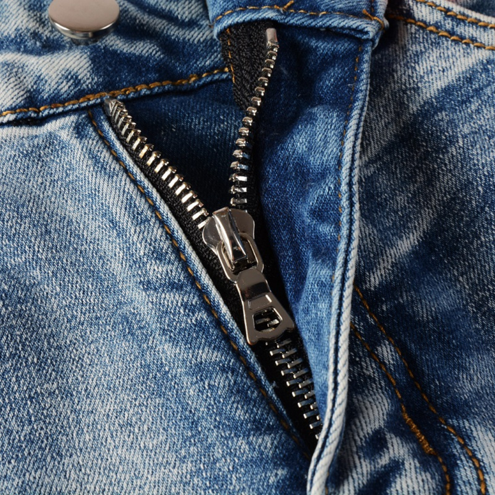 Amiri Patch Logo Jeans Herren Blau – Luxuriöse Slim Fit Designer Denim