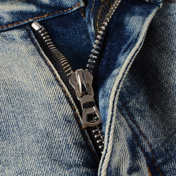 Amiri Gradient Camo Patch Designer Jeans: Einzigartiger Stil, Handgefertigte Details