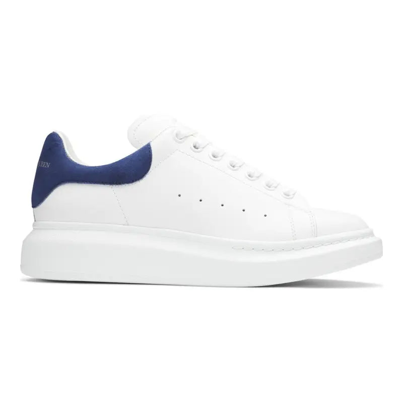 Alexander McQueen Weiß-Blaue Oversized Sneaker – Stilvoller Luxus Freizeitschuh aus Leder
