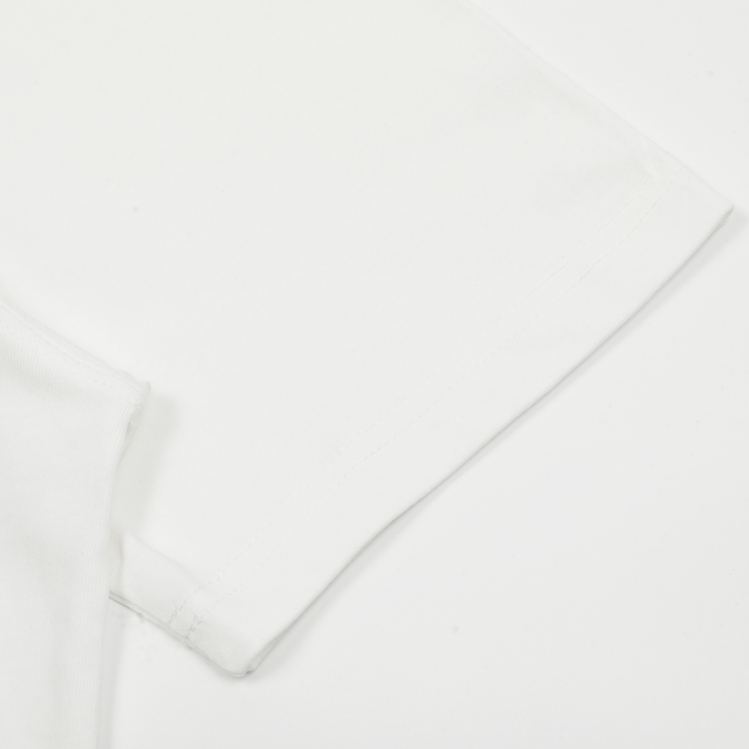 AMI Paris Unisex T-Shirt aus Baumwolle mit Herzlogo – Luxuriöses Designer Basic