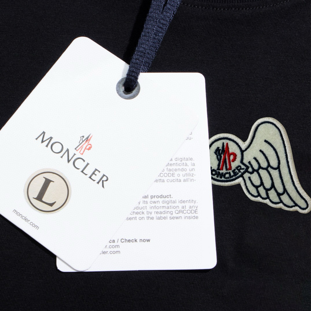 Exklusives Moncler Herren T-Shirt: Premium Baumwolle, Monogramm Design, Luxuriöser Stil