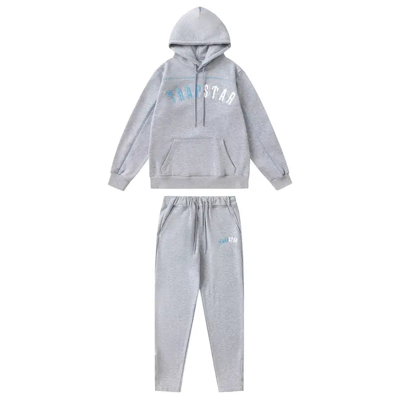 Trapstar Irongate Arch Ice Chenille Trainingsanzug Grau – Luxuriöser Freizeit-Zweiteiler Herren