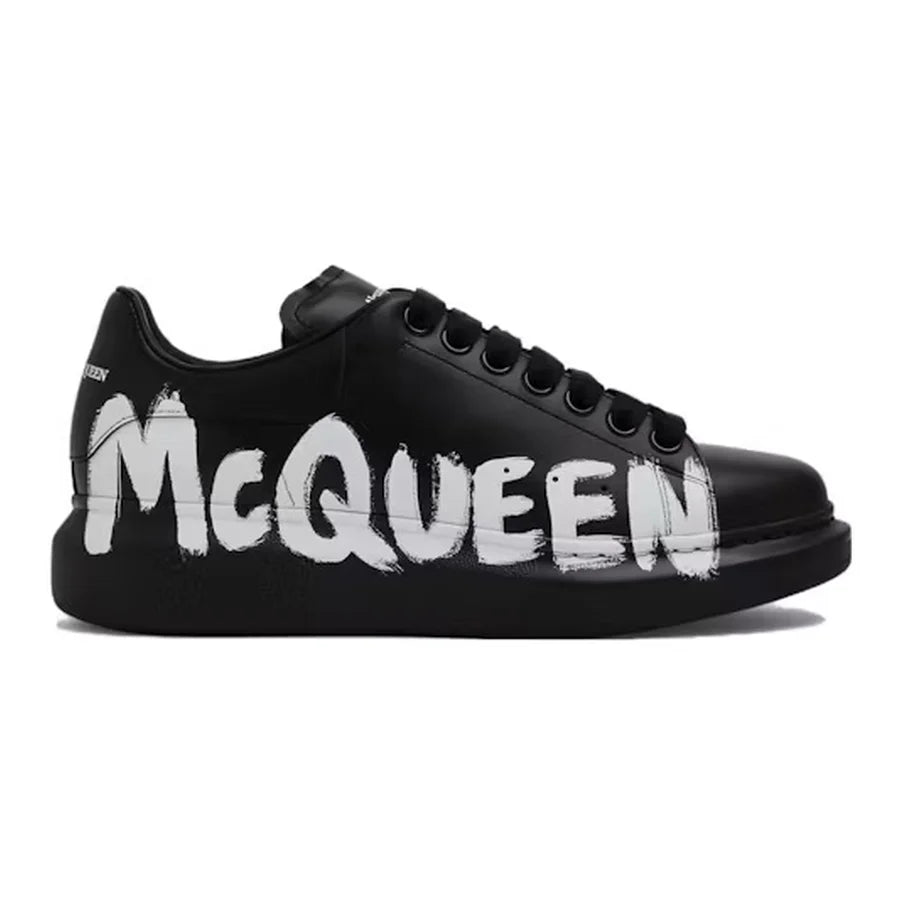Alexander McQueen Oversized Graffiti Sneaker Schwarz: Luxuriöser Designer Streetwear Schuh