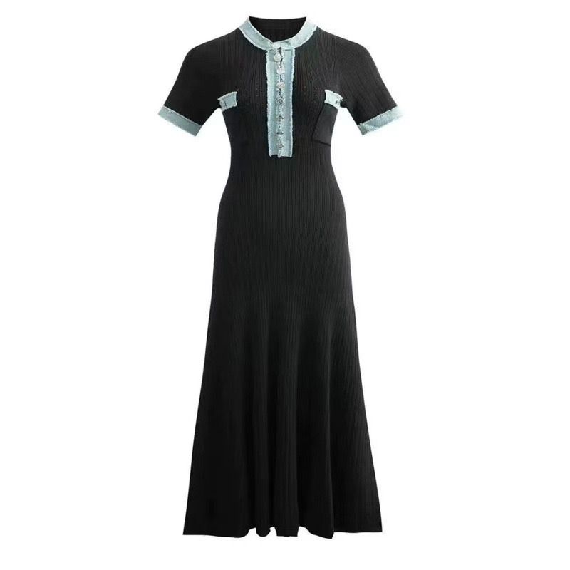 Elegantes Strick-Midikleid