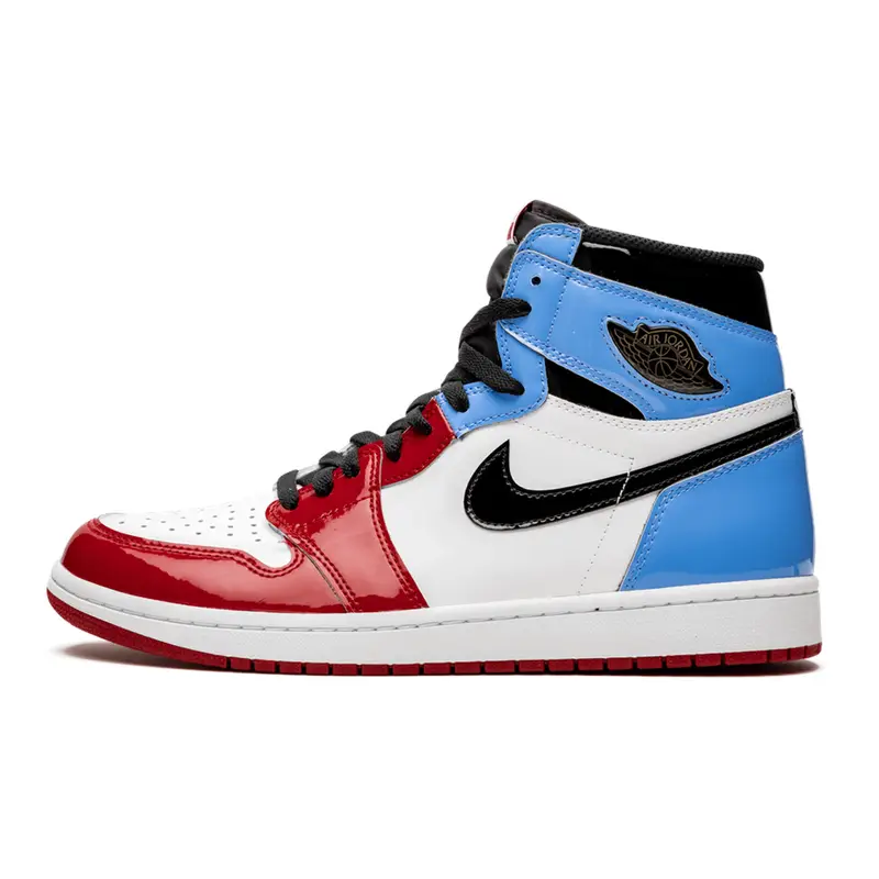 Air Jordan 1 Retro High 'Fearless' Glänzender Patentleder Sneaker UNC Chicago Farben