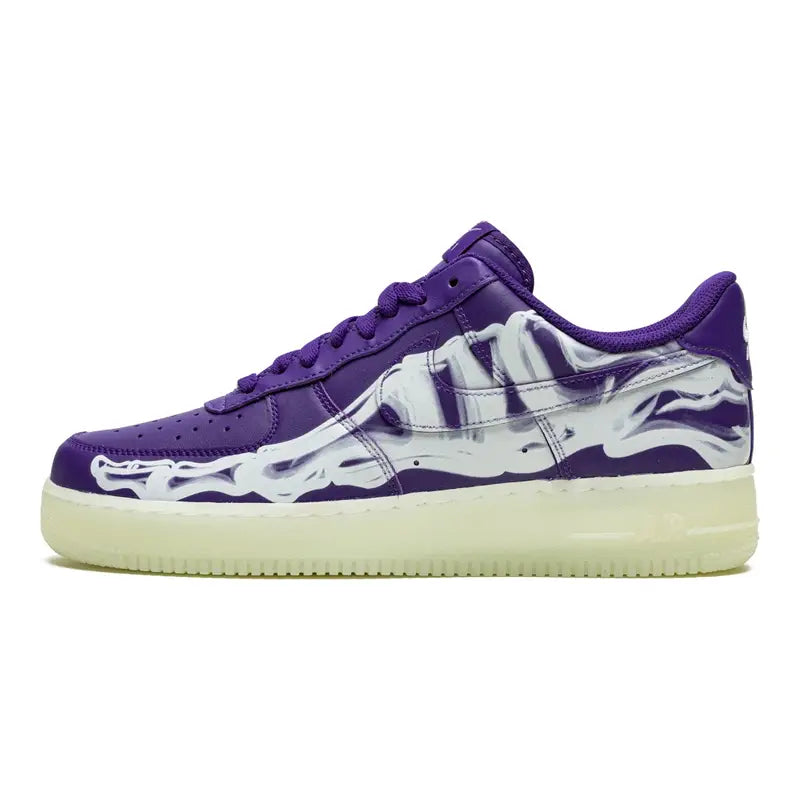 Nike Air Force 1 Low '07 QS "Purple Skeleton" – Leuchtender Halloween Sneaker für gruselig coole Auftritte