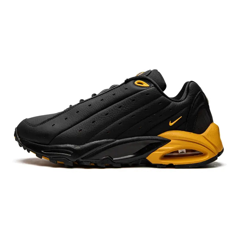 Nike x NOCTA Hot Step Air Terra Sneaker Schwarz Gold Herren Trail-Schuh