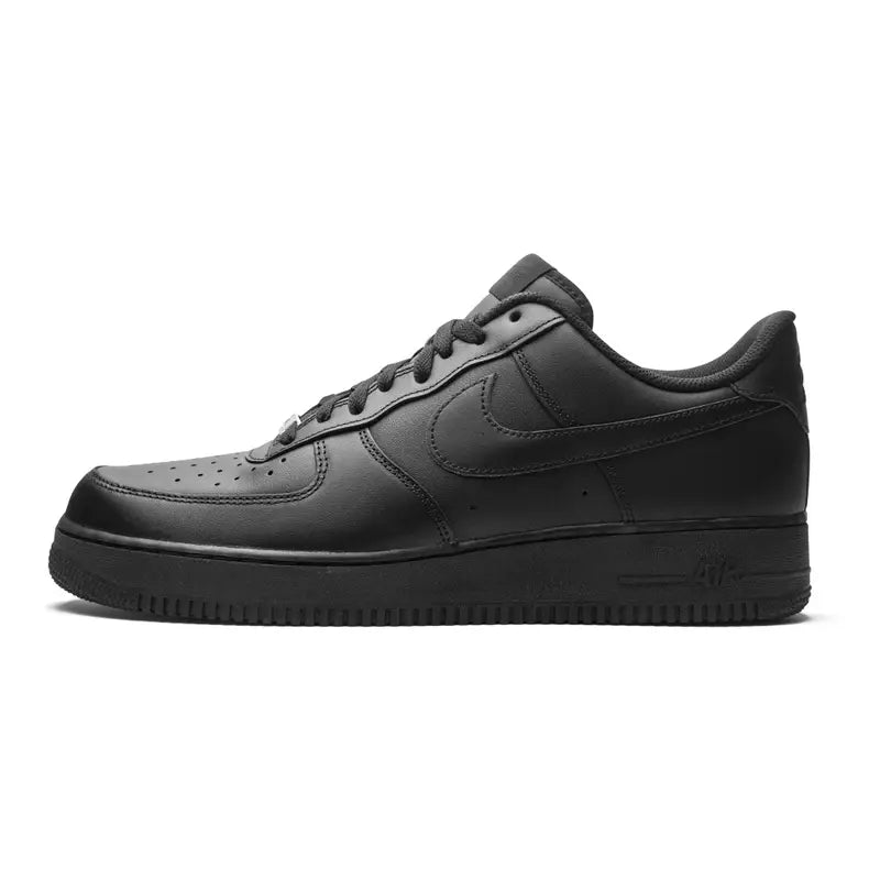 Nike Air Force 1 Low Triple Black Sneaker – Klassischer Stil mit Komfort